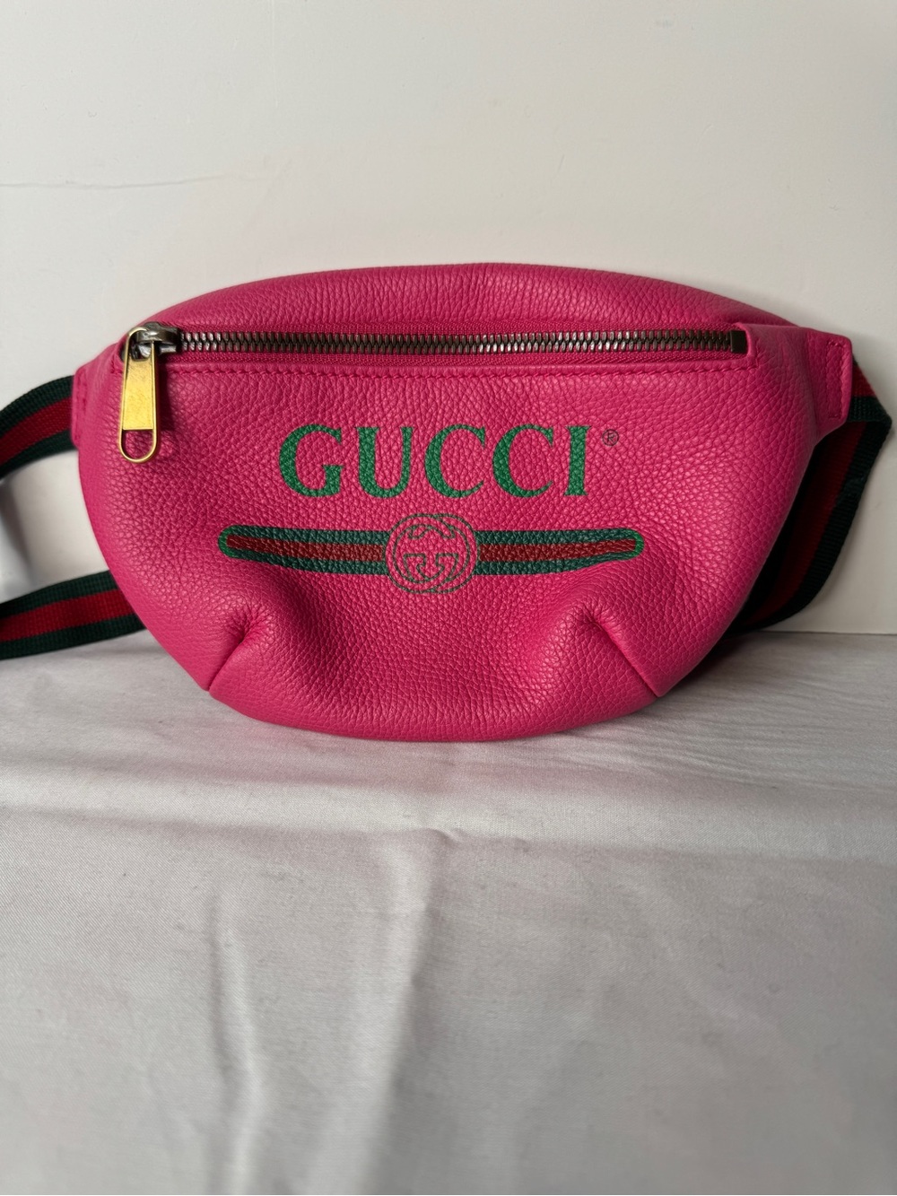 Gucci Hot Pink Pebbled Leather Belt Bag with Green Logo